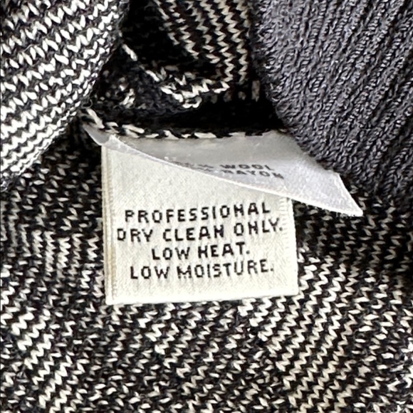 ST. JOHN SPORT Swirl Pattern Scoop Neck Sleeveless Top‎ Knit Tank Size Small - Picture 7 of 8